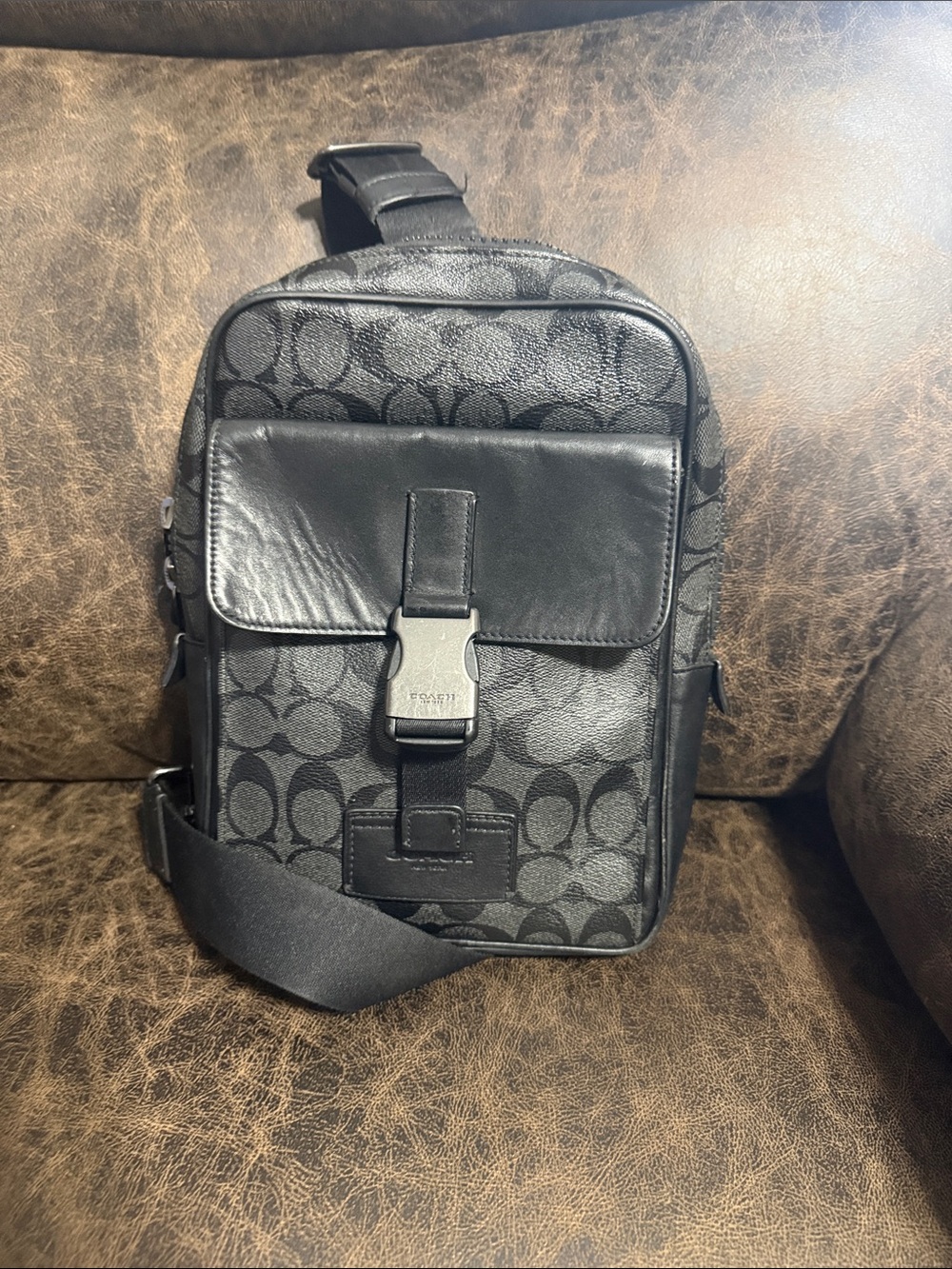 Coach Men’s Black Signature Crossbody Belt Bag